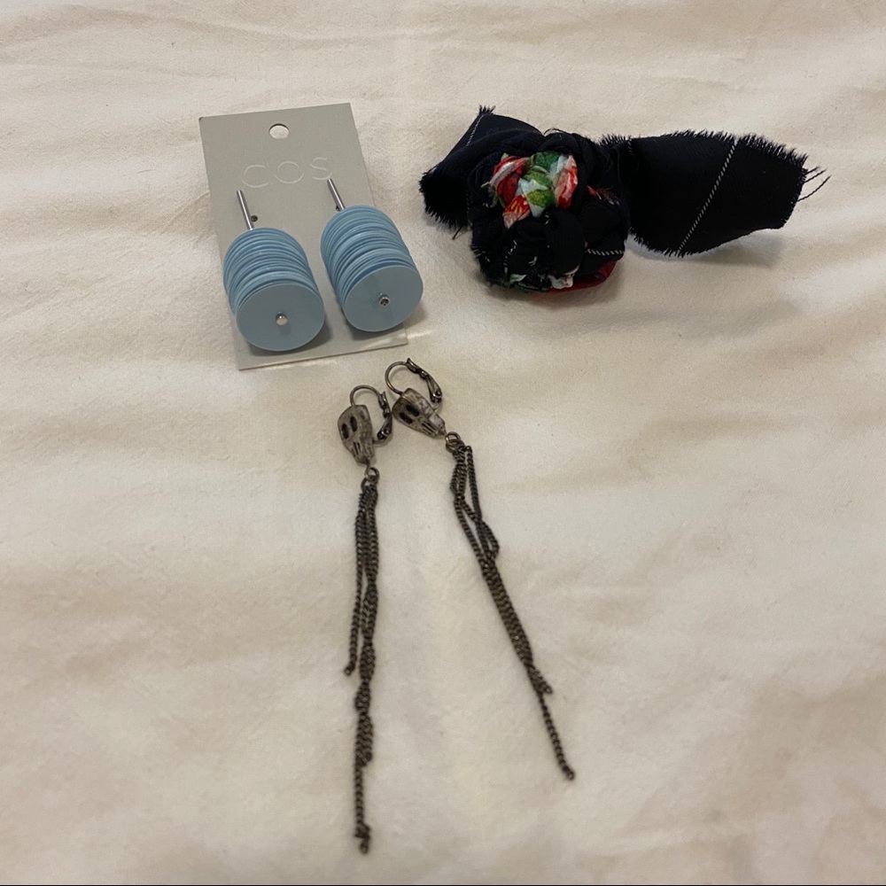 SOLD 1 COS earrings 1 fabric flower pin bundle